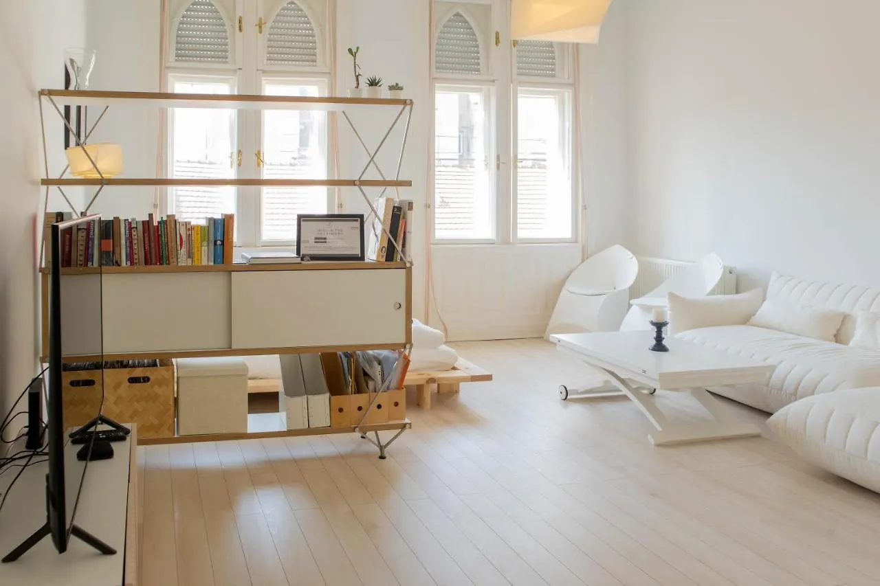D.Five Dohany Apartment contacts